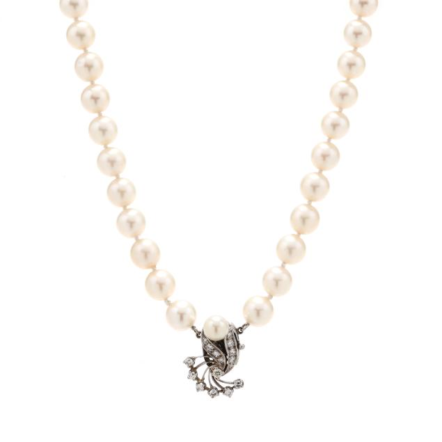 single-strand-pearl-necklace-with-white-gold-diamond-and-pearl-clasp