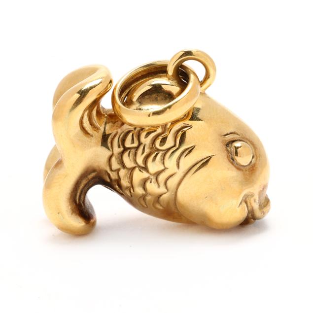 gold-fish-motif-pendant