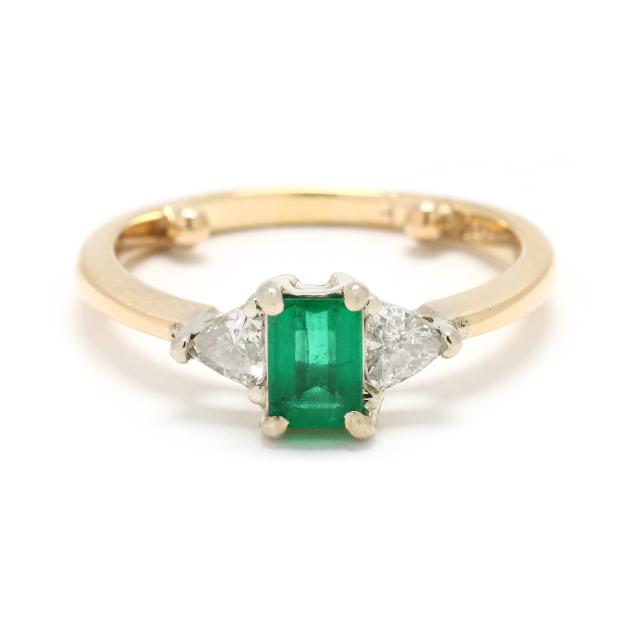 gold-emerald-and-diamond-ring