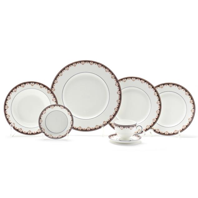 a-wedgwood-i-medici-i-porcelain-dinner-service-152-pieces