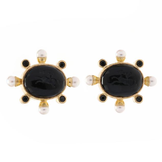 gold-onyx-and-pearl-intaglio-earrings-elizabeth-locke