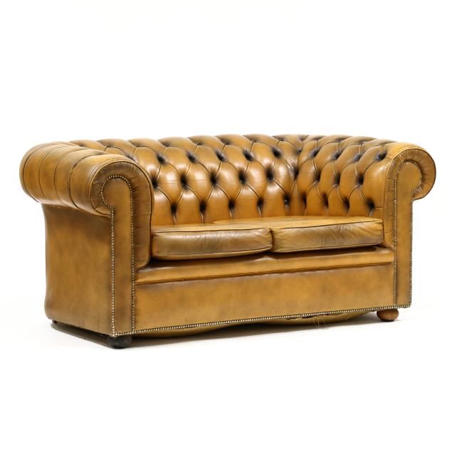 vintage-english-style-tufted-leather-settee