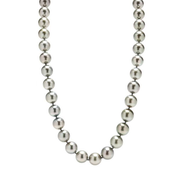 graduated-tahitian-pearl-necklace-with-white-gold-and-diamond-clasp