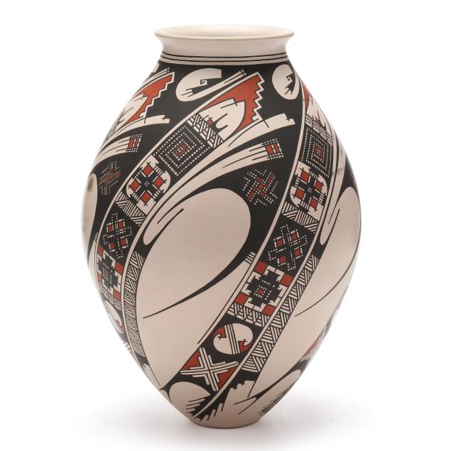 southwestern-pottery-oviform-vase-damien-quezada