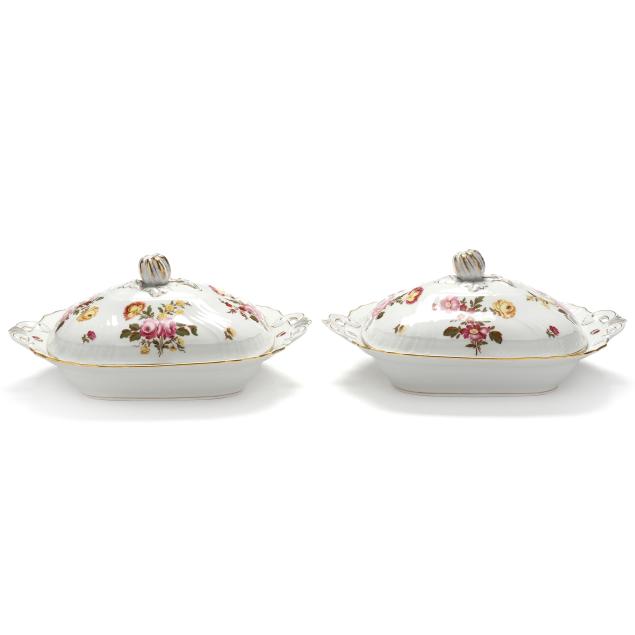 a-pair-of-richard-ginori-covered-porcelain-entree-dishes