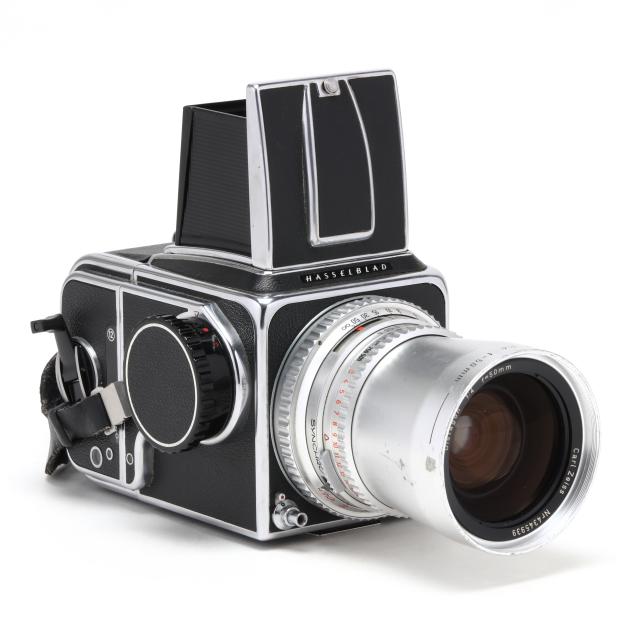 vintage-hasselblad-500c-camera-with-carl-zeiss-distagon-lens