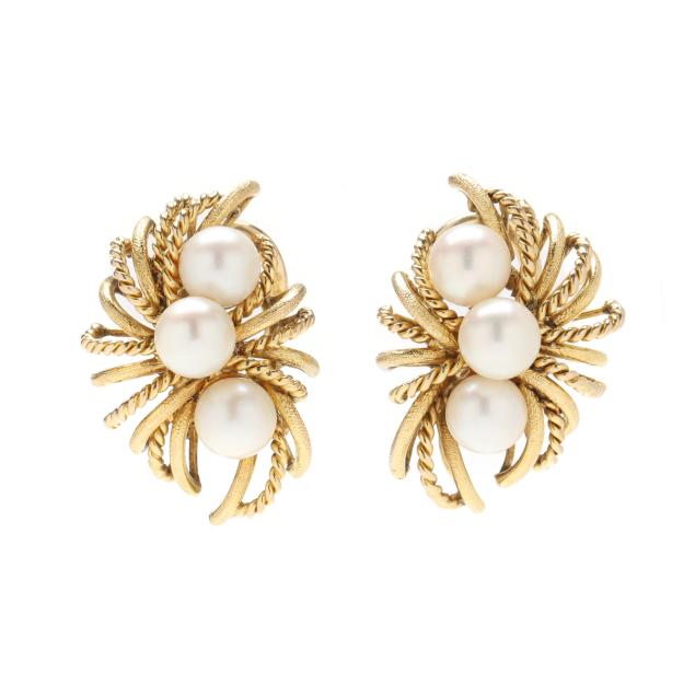 gold-and-pearl-earrings