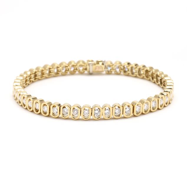 gold-and-diamond-line-bracelet