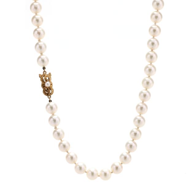 single-strand-pearl-necklace-with-gold-and-pearl-clasp-mikimoto