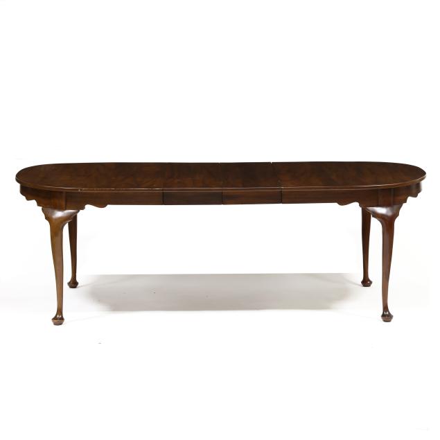 henkel-harris-queen-anne-style-mahogany-dining-table