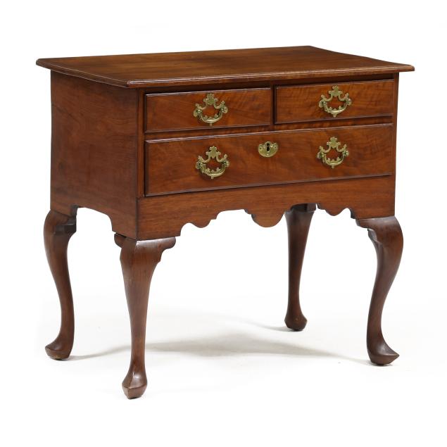 mid-atlantic-queen-anne-walnut-dressing-table