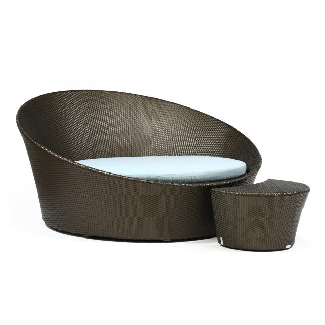 dedon-large-circular-outdoor-lounge-chair-and-side-table