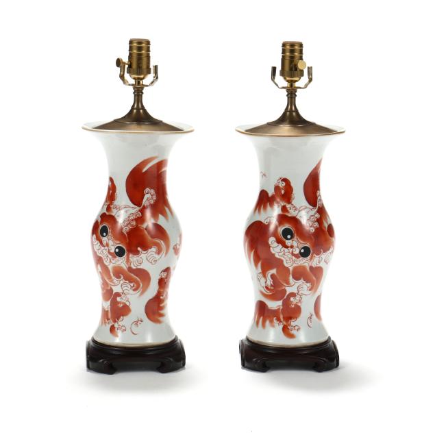 a-pair-of-chinese-porcelain-lamps-with-foo-lion-decoration