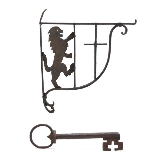 antique-wrought-iron-key-and-heraldic-lion-bracket