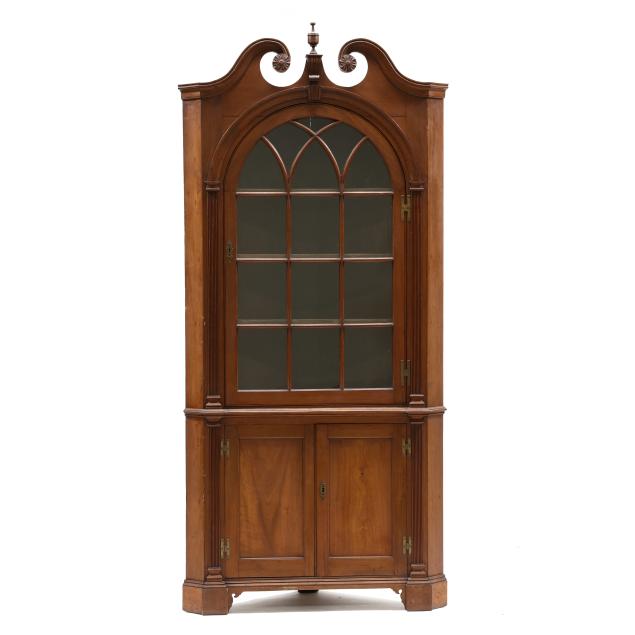 north-carolina-late-chippendale-walnut-broken-arch-corner-cupboard