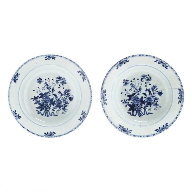 a-pair-of-chinese-export-porcelain-blue-and-white-bowls