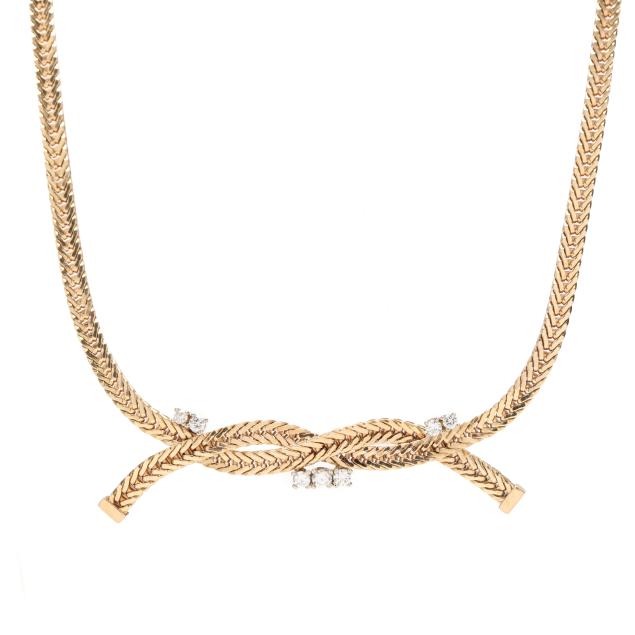 gold-and-diamond-necklace