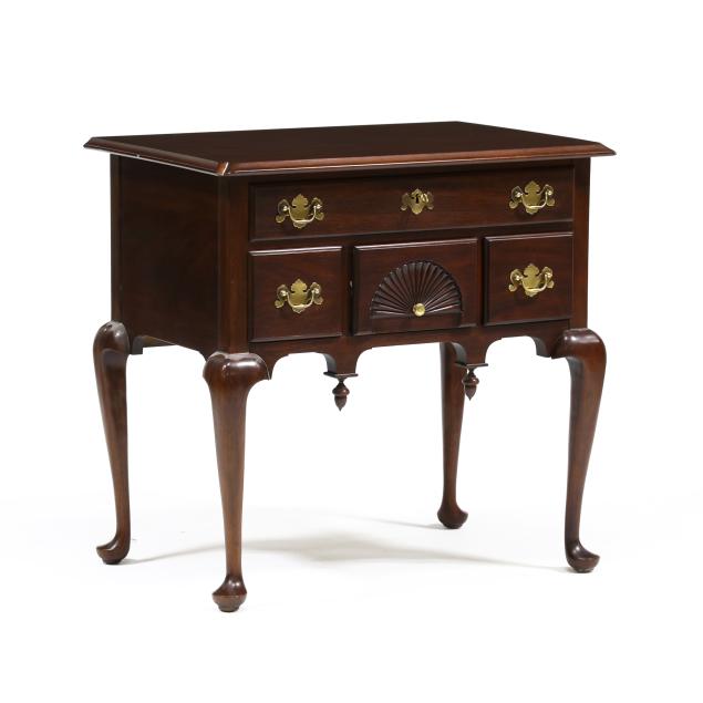 henkel-harris-queen-anne-style-mahogany-dressing-table