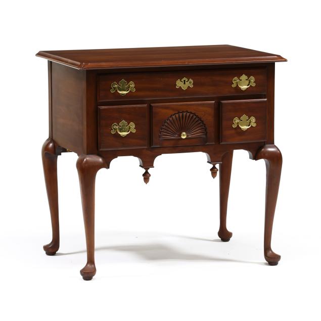 henkel-harris-queen-anne-style-cherry-dressing-table