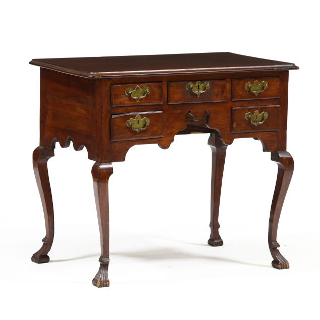 philadelphia-queen-anne-mahogany-spanish-foot-dressing-table