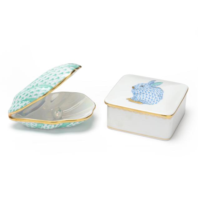 a-herend-porcelain-fishnet-oyster-and-bunny-box