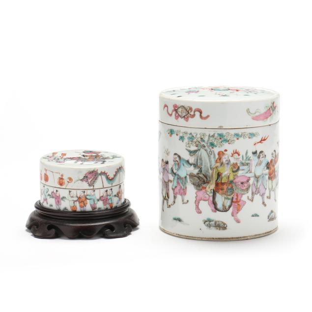 two-chinese-famille-rose-porcelain-boxes