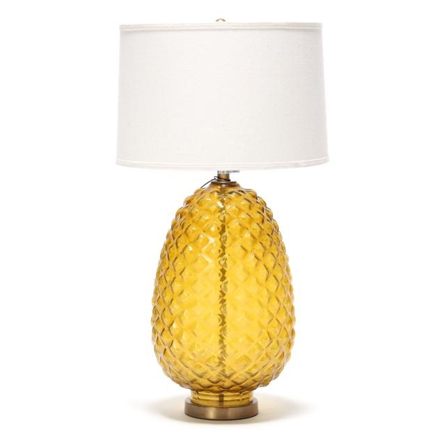 oversized-glass-pineapple-table-lamp